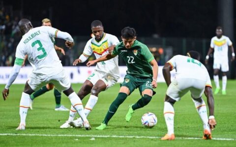 Imagem do post Vitória tem interesse em meia da seleção boliviana, diz site