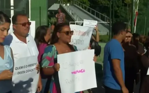 Imagem do post Estudantes de Simões Filho protestam contra suspensão de transporte universitário