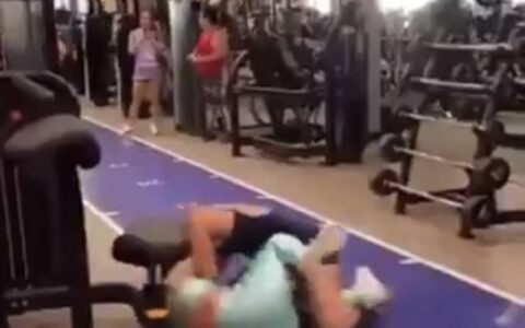 Imagem do post Ringue? Casais trocam socos e chutes em academia; veja vídeo