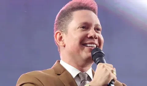 Imagem do post Pulseira da fé? Fiéis se revoltam com cobrança do bispo Bruno Leonardo