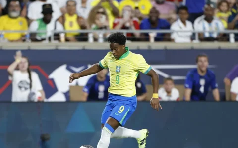 Imagem do post Endrick é convocado para Eliminatórias após corte de Neymar por lesão