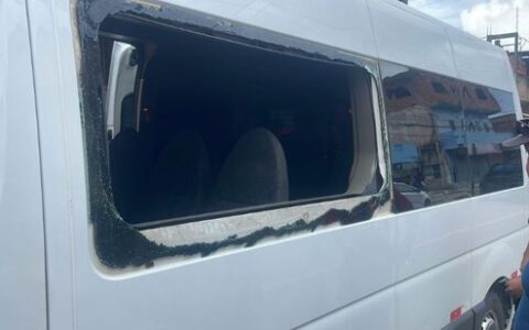 Imagem do post Van com torcedores do Vitória de Feira é apedrejada a caminho de Salvador