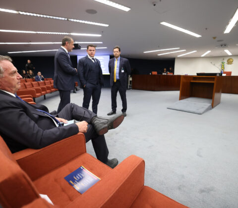 Imagem do post Em meio ao julgamento, deputada baiana diz que Bolsonaro assume “confissão de culpa” ao pedir anistia