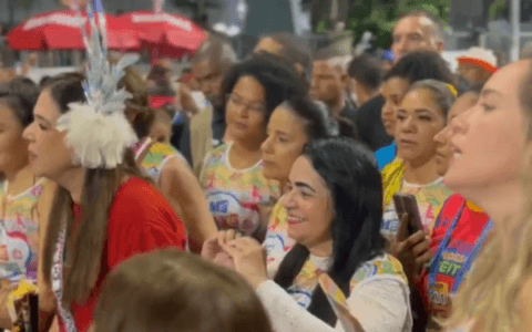 Imagem do post Moema Gramacho dança no bloco ‘Me Deixa à Vontade’ em apoio à inclusão durante Carnaval de Salvador