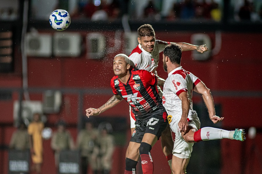 Vitória perde para o Náutico e se despede da Copa do Brasil e da invencibilidade