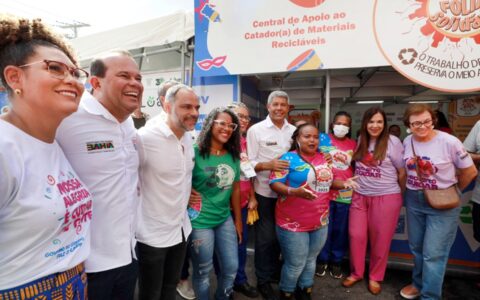 Imagem do post Jerônimo Rodrigues acompanha trabalho em uma das centrais de catadores de recicláveis no Carnaval de Salvador