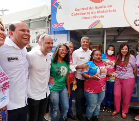 Imagem do post Jerônimo Rodrigues acompanha trabalho em uma das centrais de catadores de recicláveis no Carnaval de Salvador