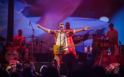 Imagem do post Alexandre Peixe comanda a segunda de Carnaval em Minas Gerais e encerra a folia nesta terça, em Salvador