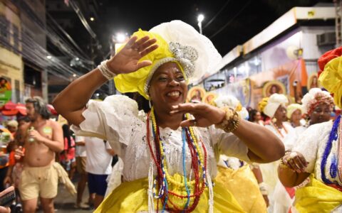Imagem do post Trio Pipoca das Pretas exalta protagonismo negro e combate ao racismo no Carnaval