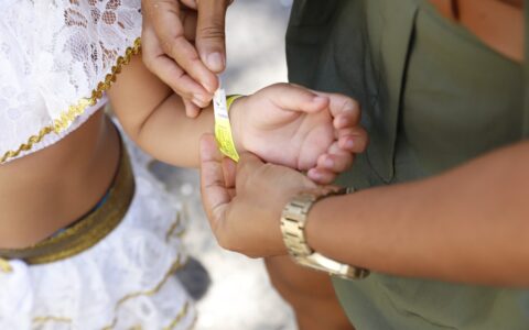 Imagem do post MP-BA distribuiu 5 mil pulseiras de identificação para crianças nos circuitos