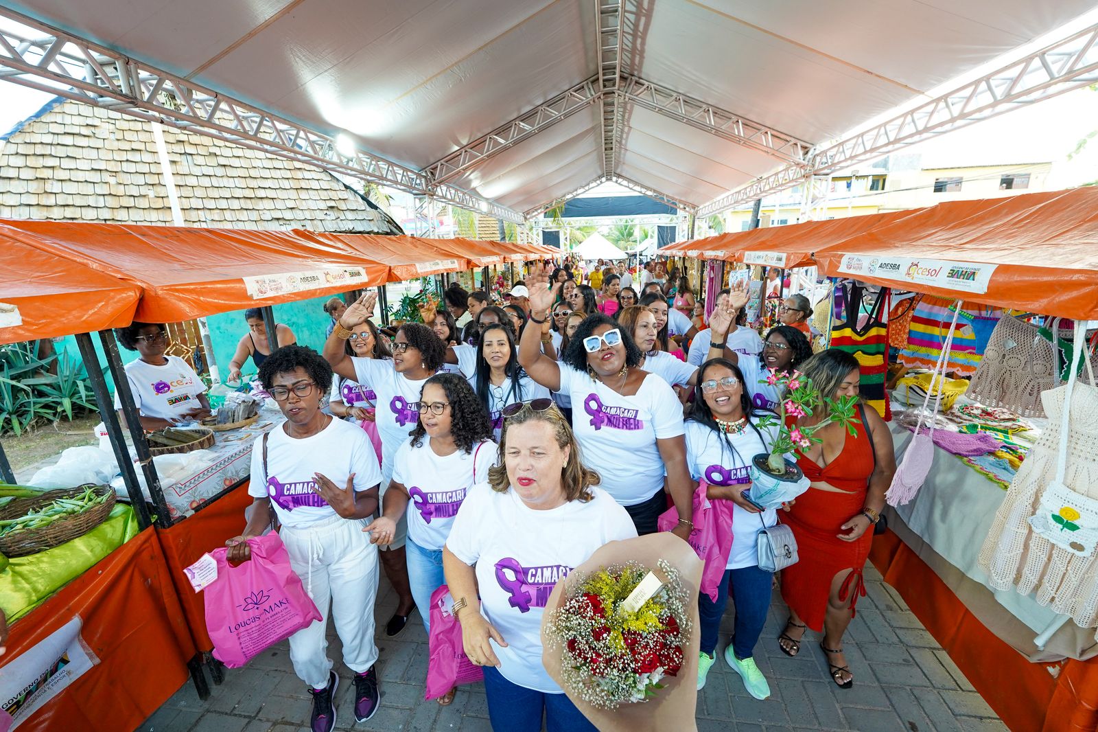 Feira da Economia Solidária em Arembepe celebra o empreendedorismo feminino e o Dia da Mulher