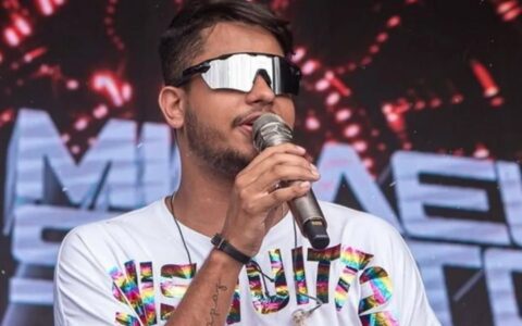 Imagem do post Cantor Mikael Santos celebra meio milhão de ouvintes mensais no Spotify