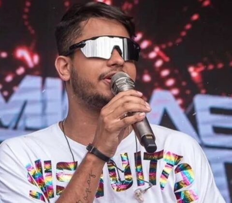 Imagem do post Cantor Mikael Santos celebra meio milhão de ouvintes mensais no Spotify