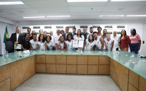 Imagem do post Jerônimo sanciona programas que garantem acesso gratuito à Carteira de Habilitação