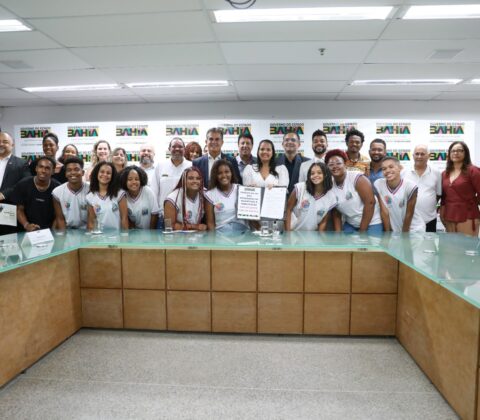 Imagem do post Jerônimo sanciona programas que garantem acesso gratuito à Carteira de Habilitação