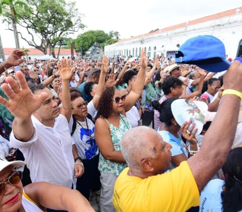 Imagem do post Bruno Reis participa de caminhada religiosa rumo ao Bonfim: “Momento de agradecer e de pedir sabedoria”