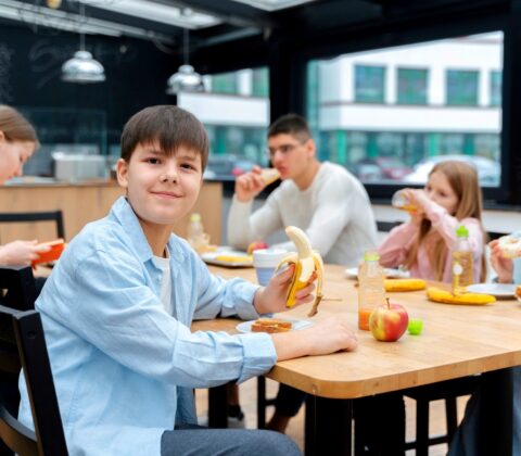 Imagem do post Onda de calor: nutricionista dá dicas de alimentos para manter a hidratação das crianças no período