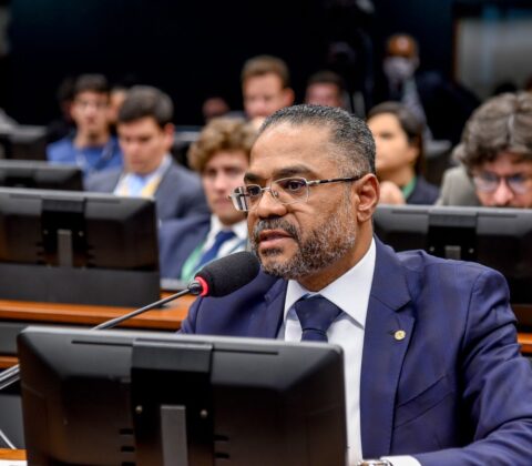 Imagem do post Deputado baiano comemora aprovação de projeto que beneficia pais e mães atípicos