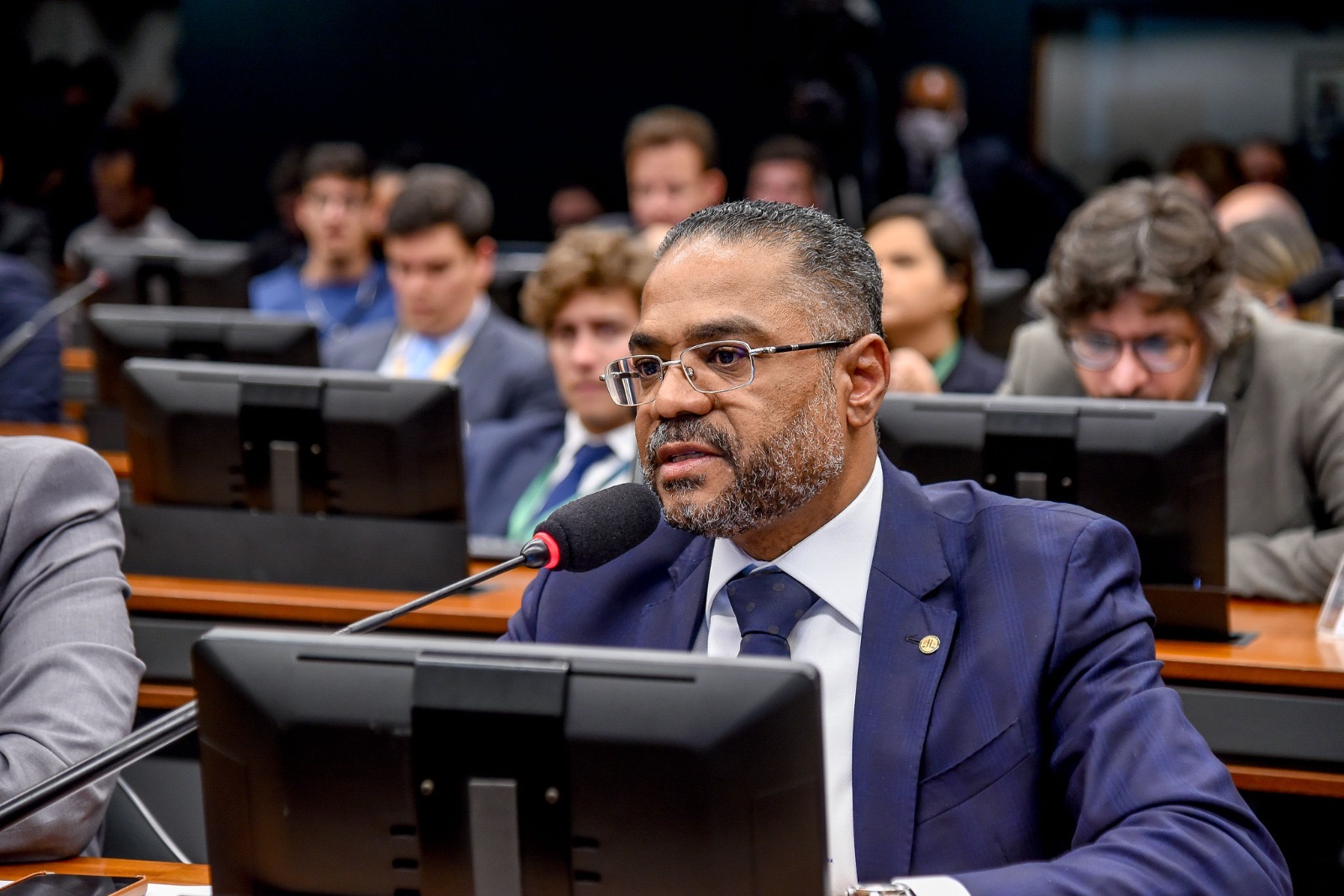 Deputado baiano comemora aprovação de projeto que beneficia pais e mães atípicos