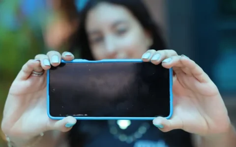 Imagem do post Conselho de Educação edita diretrizes sobre celular em sala de aula