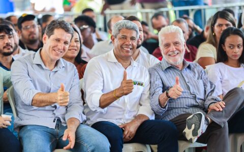 Imagem do post Em Jequié, Jerônimo  entrega casas para moradores atingidos pela enchente de 2021