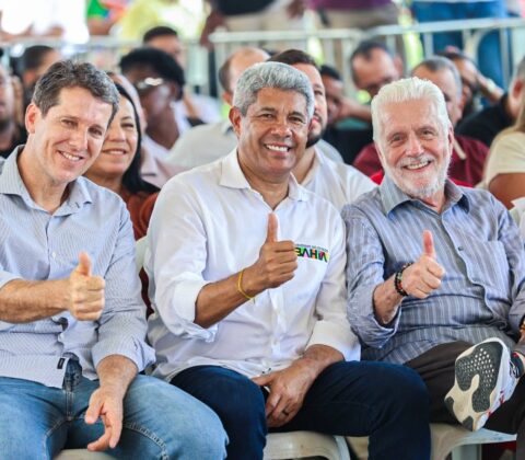 Imagem do post Em Jequié, Jerônimo  entrega casas para moradores atingidos pela enchente de 2021