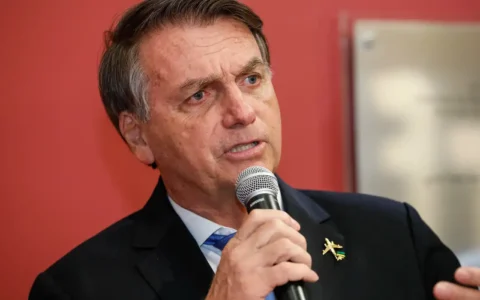 Imagem do post Pesquisa Datafolha: 67% dos brasileiros acreditam que Bolsonaro deveria desistir da candidatura em 2026