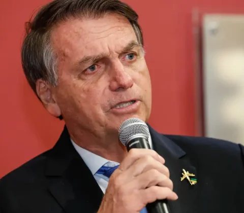 Imagem do post Pesquisa Datafolha: 67% dos brasileiros acreditam que Bolsonaro deveria desistir da candidatura em 2026