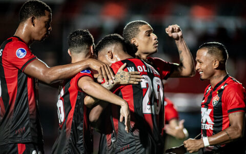 Imagem do post Há quatro jogos sem perder, Vitória tenta confirmar bom momento na Sul-Americana