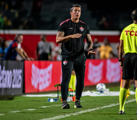 Imagem do post Após sondagem do Grêmio, Carpini permanece no Vitória até o final da temporada