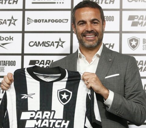 Imagem do post Técnico campeão da libertadores termina casamento e vive romance com neta de ídolo do futebol brasileiro