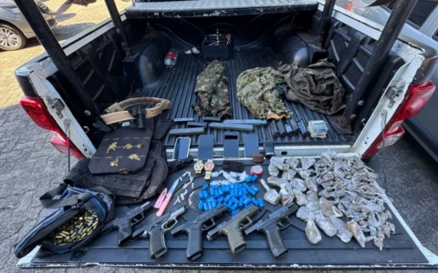 Imagem do post Megaoperação deixa cinco mortos no bairro de Rio Sena; transporte foi suspenso no local