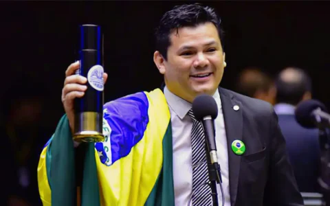 Imagem do post AGU pede investigação de deputado por declarações contra Lula