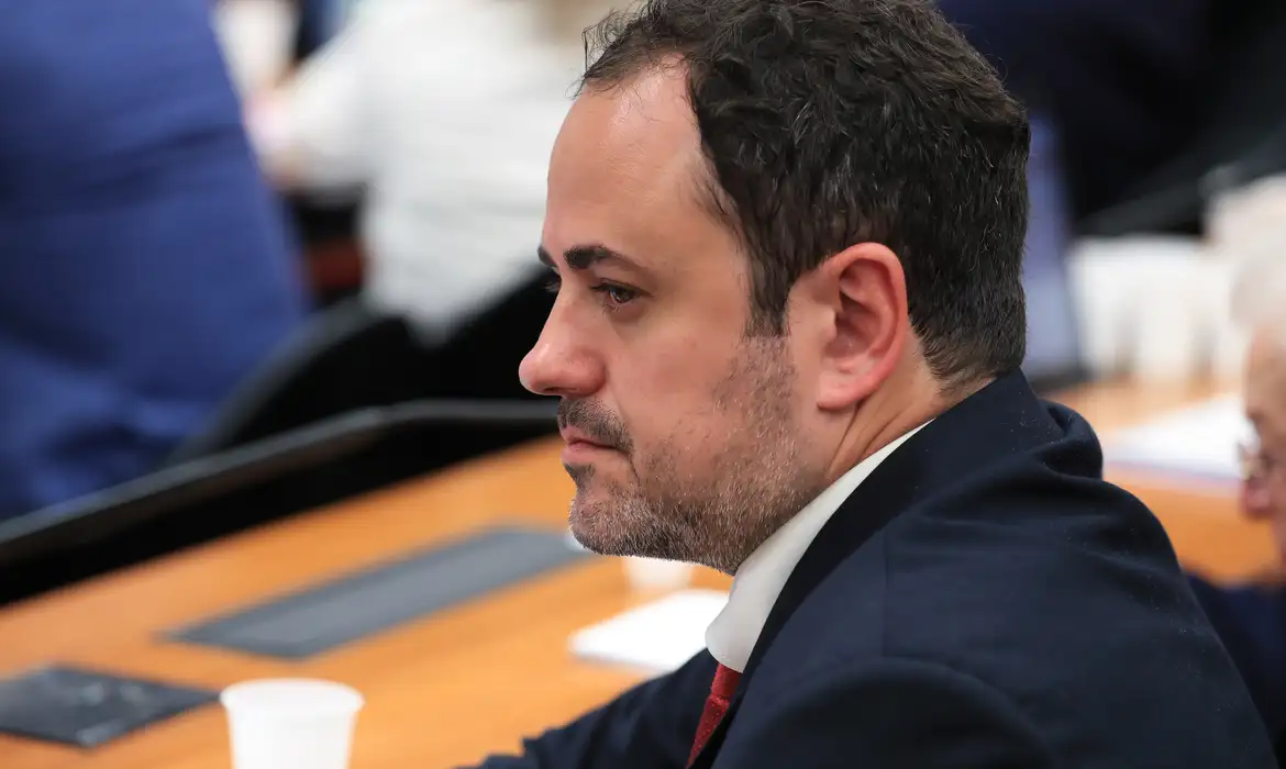 Relator da CCJ nega recurso de Glauber contra cassação de mandato