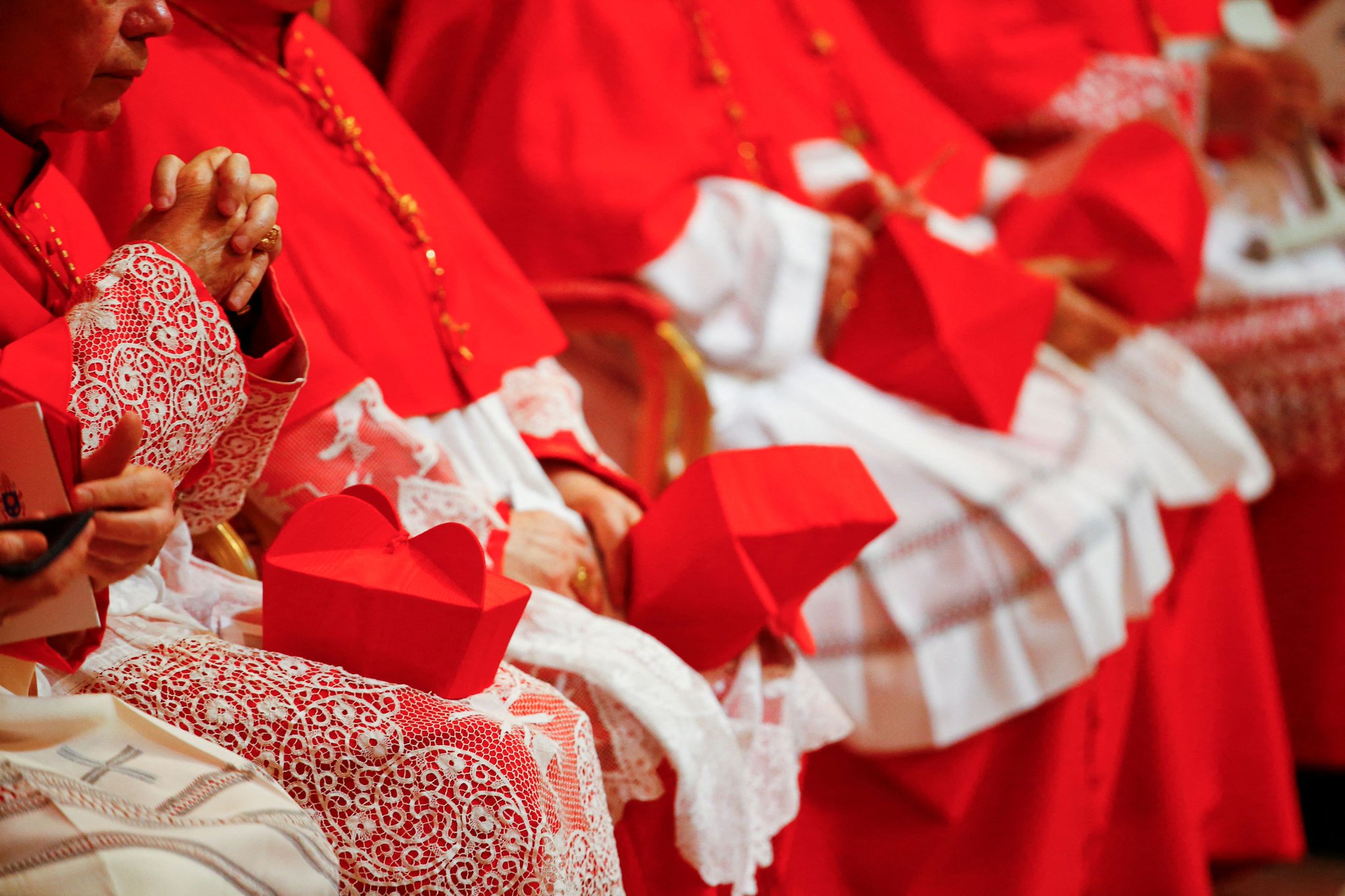 Cardeais entram em reclusão antes do conclave para eleger novo papa