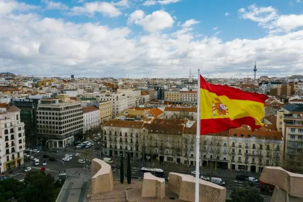 Apagão na Europa: Espanha e Portugal restabelecem 100% da energia elétrica