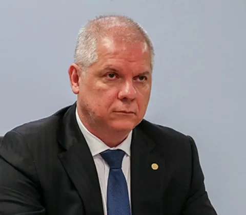 Imagem do post Lula determina demissão do presidente do INSS