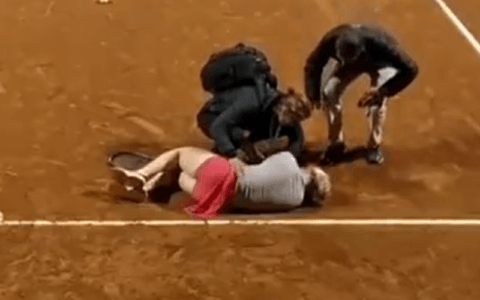 Imagem do post VÍDEO: Jogadora de tênis desmaia durante partida