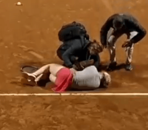 Imagem do post VÍDEO: Jogadora de tênis desmaia durante partida