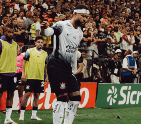 Imagem do post Memphis Depay debocha da nova decisão da CBF sobre subir na bola