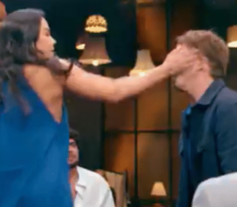 Imagem do post VÍDEO: Fábio Porchat recebe tapa na cara de lutadora ao vivo