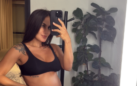 Imagem do post Carol Peixinho exibe barrigão de grávida e surpreende; veja cliques