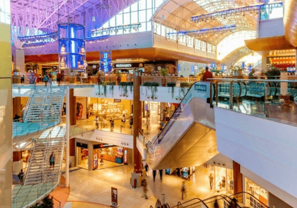 Feriado dos Comerciários altera funcionamento de centros comerciais; confira
