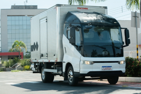 Imagem do post BYD lança Dolphin Mini Cargo e aposta em soluções elétricas para logística urbana