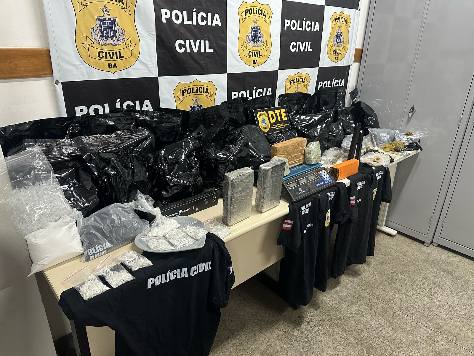 Trinta quilos de drogas são apreendidos em Feira de Santana