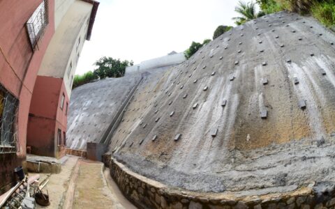 Imagem do post Prefeitura entrega contenção de encosta em Fazenda Grande II