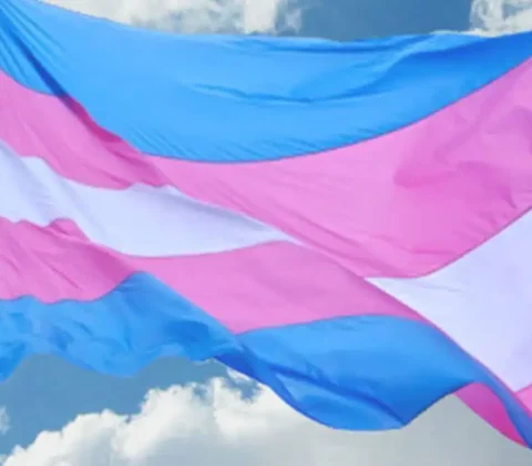 Imagem do post Famílias reagem a veto de terapias hormonais para menores