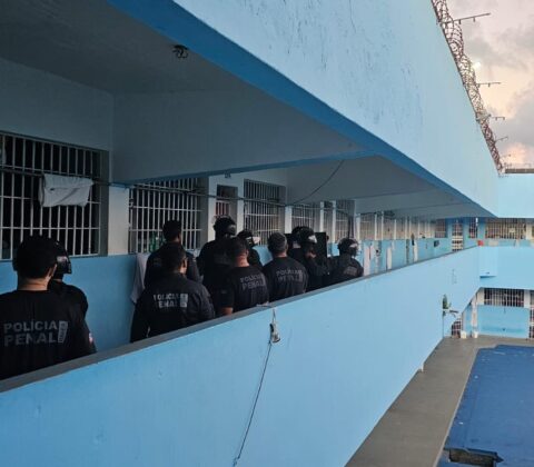 Imagem do post Líder de facção que manobrava tráfico da cadeia é transferido para presídio de segurança máxima