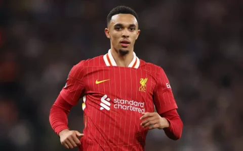 Imagem do post Alexander Arnold anuncia saída do Liverpool após 20 anos