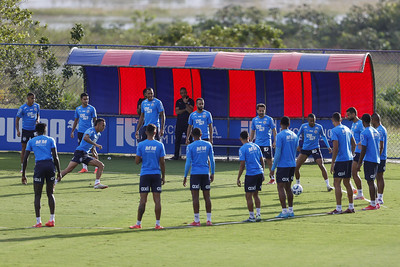Com Ronaldo e Gilberto, Bahia treina visando o BaVi do Brasileirão